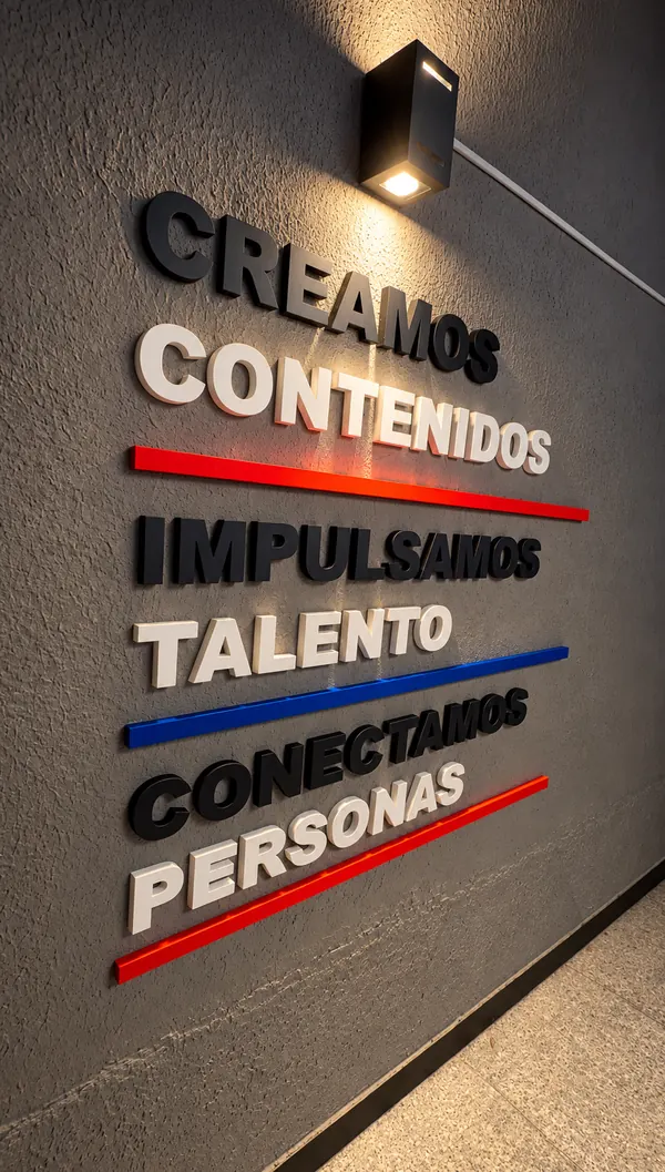 Mural de NEXO: creamos contenidos, impulsamos talento, conectamos personas